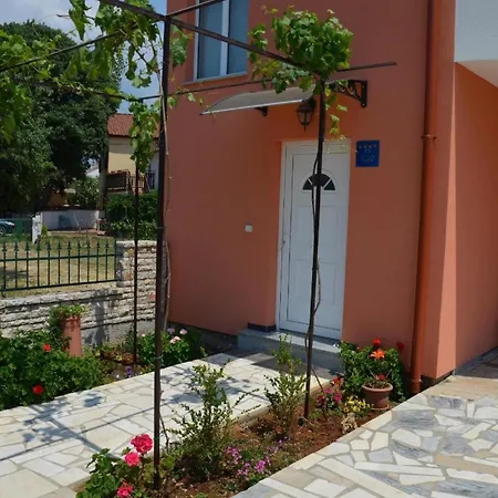 Ruhiges Ferienhaus Mit Balkon Und Garten *