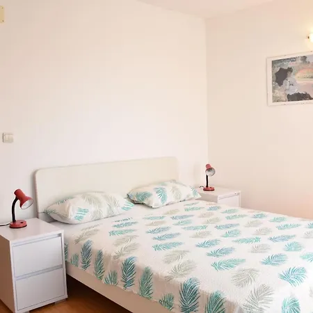 Ruhiges Ferienhaus Mit Balkon Und Garten Prázdninový dům *