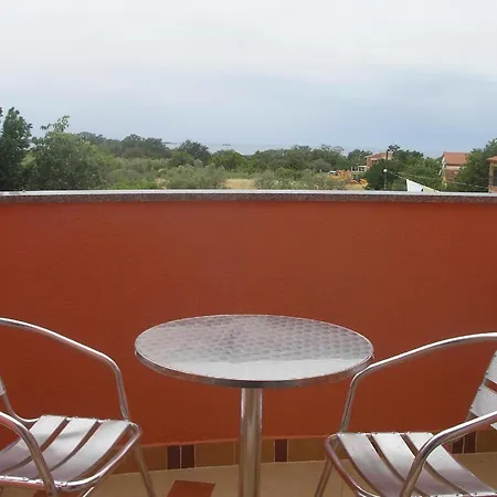 Ruhiges Ferienhaus Mit Balkon Und Garten Prázdninový dům