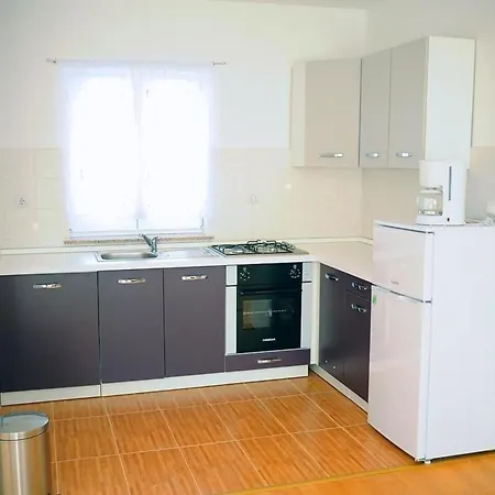 Ruhiges Ferienhaus Mit Balkon Und Garten Prázdninový dům Peroj