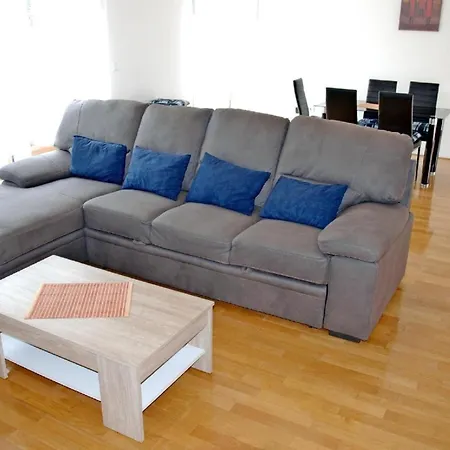 Ruhiges Ferienhaus Mit Balkon Und Garten Prázdninový dům Peroj