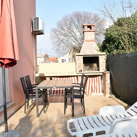 Ruhiges Ferienhaus Mit Balkon Und Garten