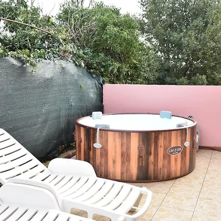 Ruhiges Ferienhaus Mit Balkon Und Garten Prázdninový dům *